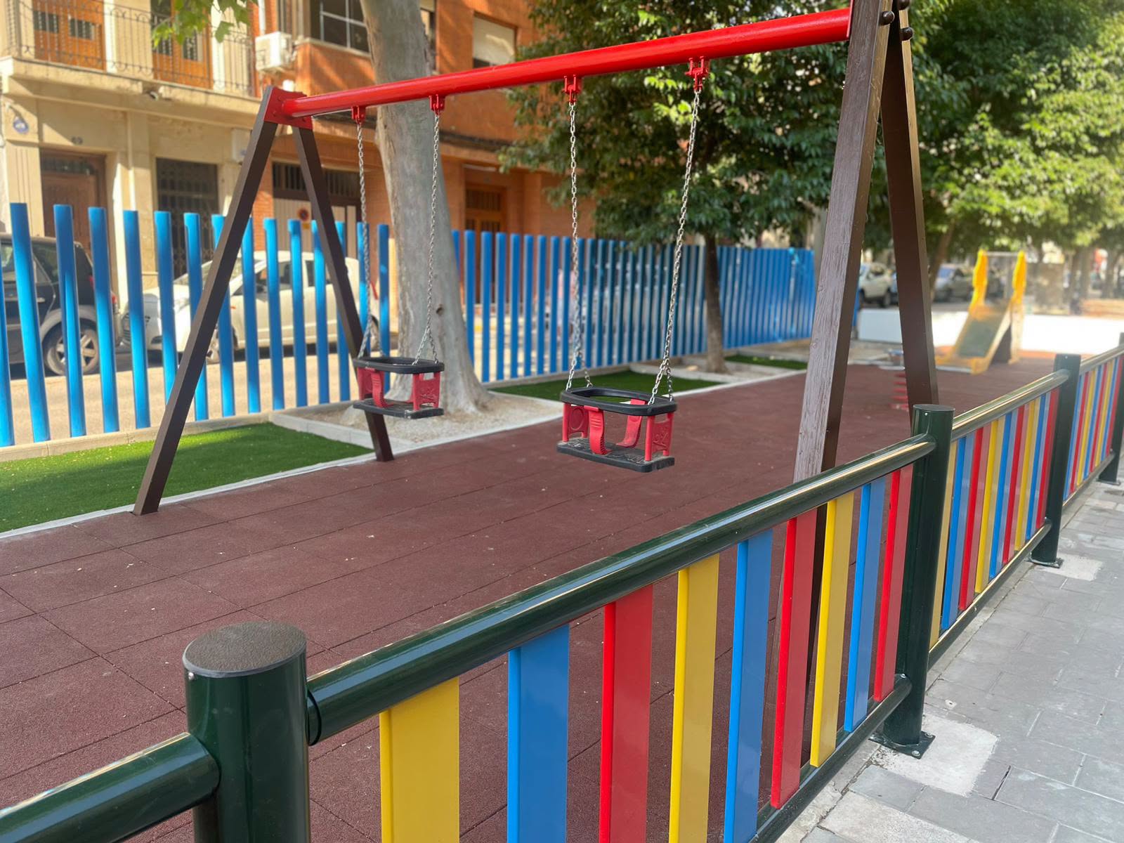 Renovación del parque infantil de la calle Mendizábal en Almansa