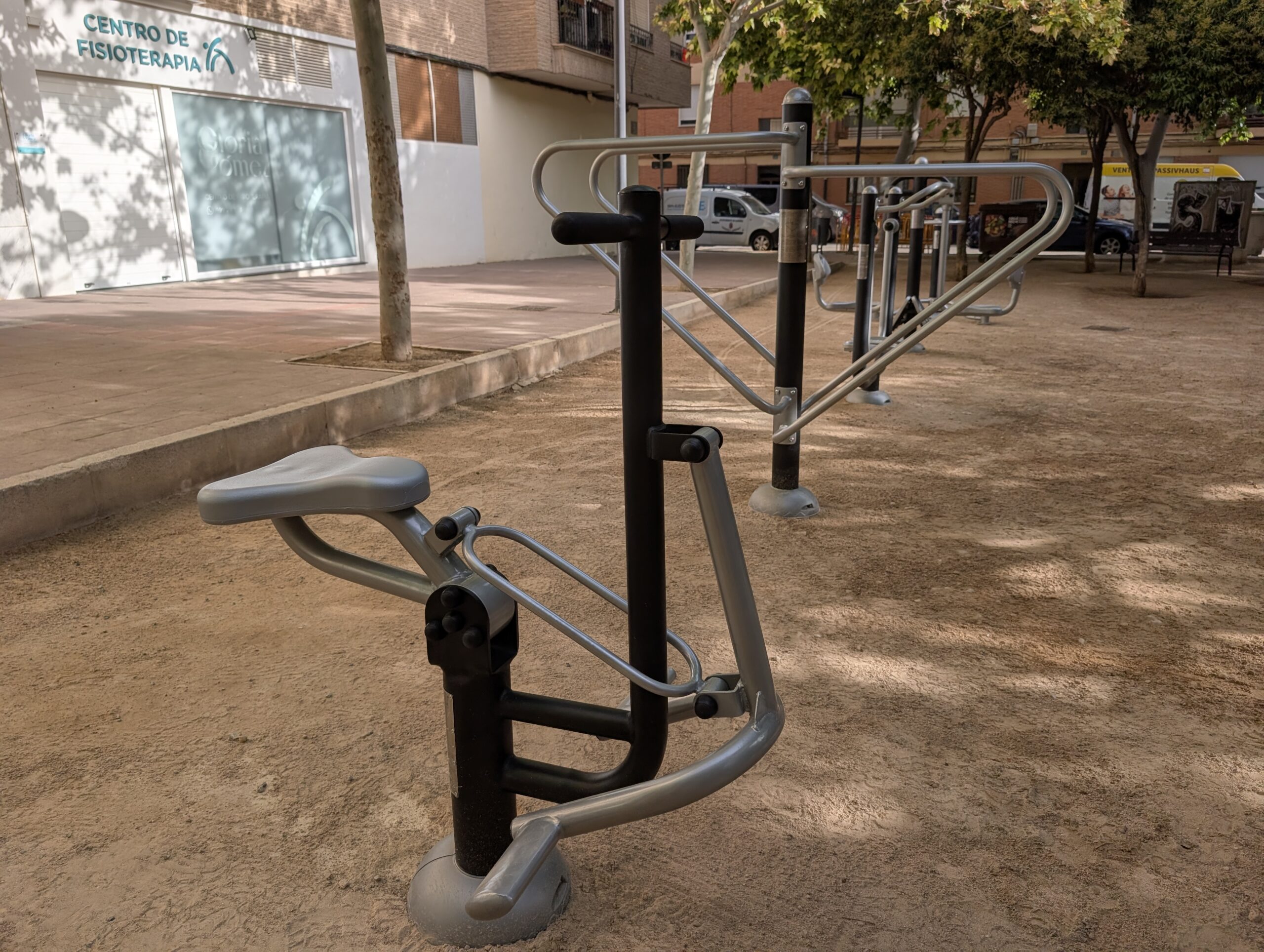 Presentación del nuevo parque biosaludable en el parque Jorge Guillén de Almansa