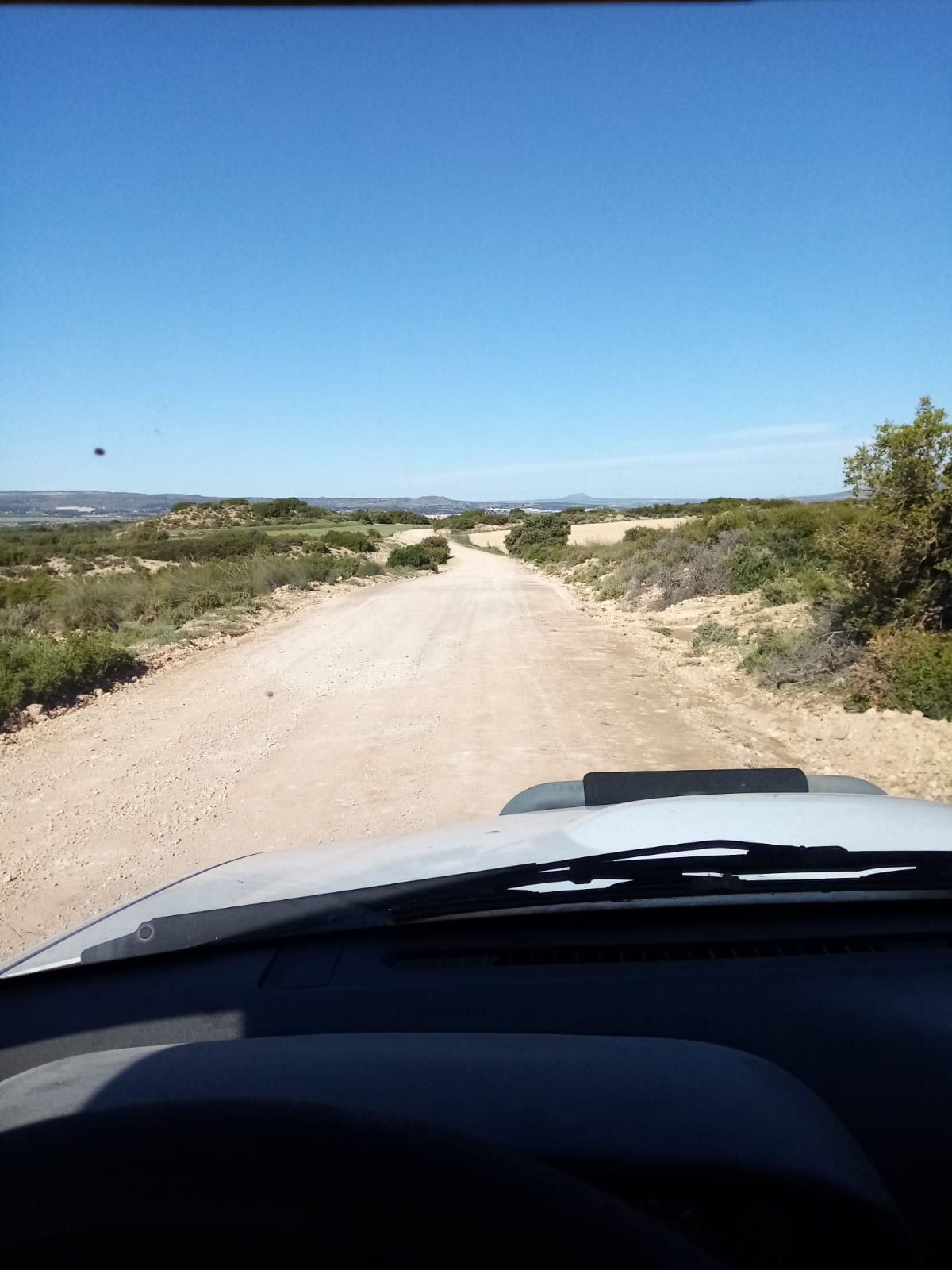 Caminos rurales una vez acondicionados por la maquinaria